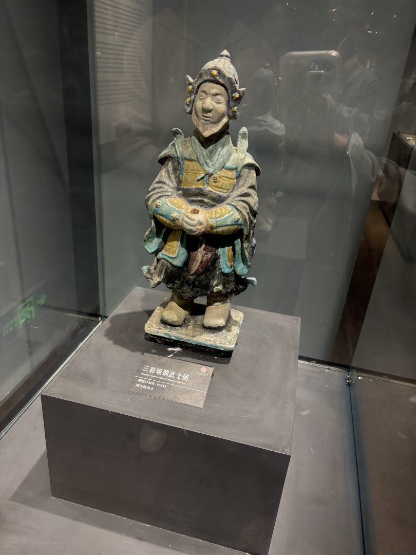 三彩琉璃武士俑